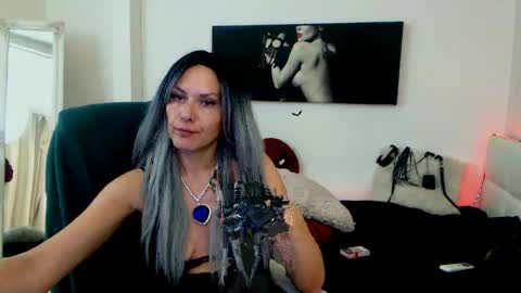 Snapshot of mistressevelyn_ chatting on December 4, 2024, 9:51 am MistressEvelyn online show from December 4, 2024, 9:51 am