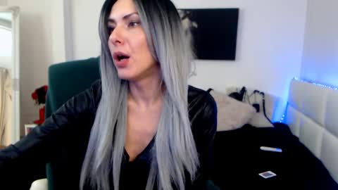Snapshot of mistressevelyn_ chatting on December 4, 2024, 5:44 pm MistressEvelyn online show from December 4, 2024, 5:44 pm