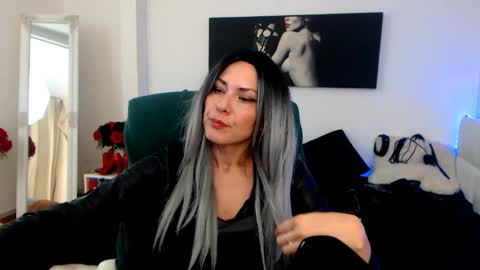 Snapshot of mistressevelyn_ chatting on December 5, 2024, 3:59 am MistressEvelyn online show from December 5, 2024, 3:59 am