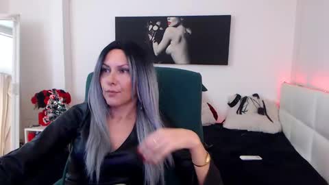Snapshot of mistressevelyn_ chatting on December 10, 2024, 6:44 am MistressEvelyn online show from December 10, 2024, 6:44 am