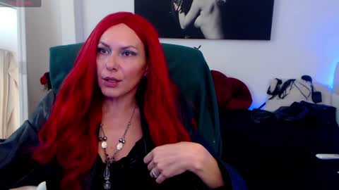 Snapshot of mistressevelyn_ chatting on December 13, 2024, 5:38 am MistressEvelyn online show from December 13, 2024, 5:38 am