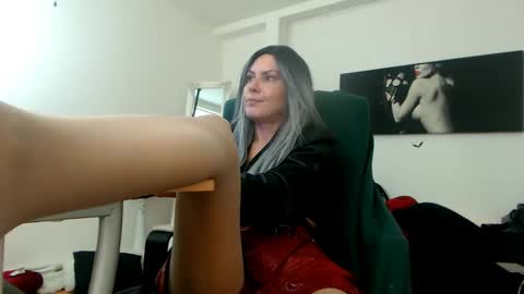 Snapshot of mistressevelyn_ chatting on December 15, 2024, 12:17 pm MistressEvelyn online show from December 15, 2024, 12:17 pm
