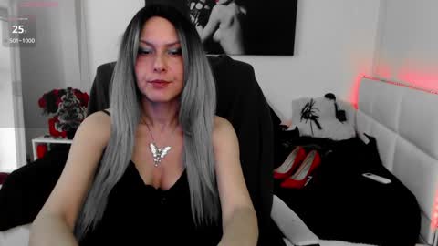 Snapshot of mistressevelyn_ chatting on December 17, 2024, 5:18 am MistressEvelyn online show from December 17, 2024, 5:18 am