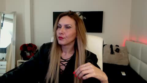 Snapshot of mistressevelyn_ chatting on January 18, 2025, 7:49 am MistressEvelyn online show from January 18, 2025, 7:49 am