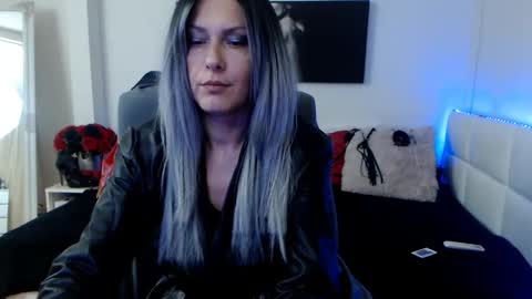Snapshot of mistressevelyn_ chatting on January 22, 2025, 5:59 am MistressEvelyn online show from January 22, 2025, 5:59 am