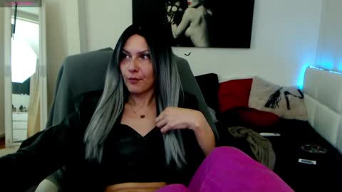 Snapshot of mistressevelyn_ chatting on January 28, 2025, 10:45 am MistressEvelyn online show from January 28, 2025, 10:45 am
