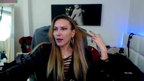 Snapshot of mistressevelyn_ chatting on February 3, 2025, 10:36 am MistressEvelyn online show from February 3, 2025, 10:36 am