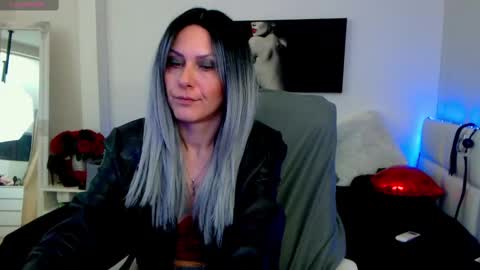 Snapshot of mistressevelyn_ chatting on February 24, 2025, 4:05 am MistressEvelyn online show from February 24, 2025, 4:05 am