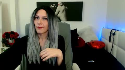 Snapshot of mistressevelyn_ chatting on February 26, 2025, 11:30 am MistressEvelyn online show from February 26, 2025, 11:30 am