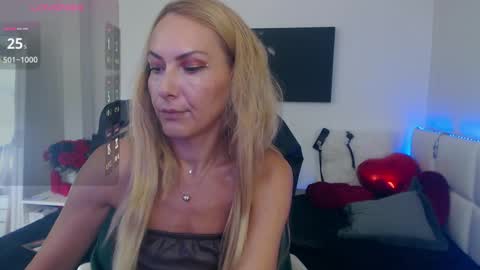 Snapshot of mistressevelyn_ chatting on September 13, 2025, 6:35 am MistressEvelyn online show from September 13, 2025, 6:35 am