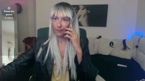 Snapshot of mistressevelyn_ chatting on October 6, 2025, 6:49 pm MistressEvelyn online show from October 6, 2025, 6:49 pm