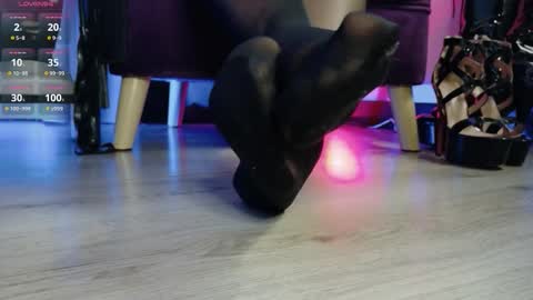 Snapshot of mistressjm_ chatting on October 16, 2025, 11:44 am Jhadee online show from October 16, 2025, 11:44 am