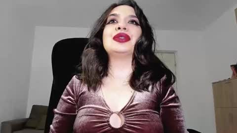 Snapshot of mistressmichelle5 chatting on February 27, 2025, 6:18 am YourGoddessM online show from February 27, 2025, 6:18 am