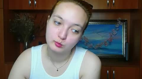 Snapshot of mistyrosee chatting on May 6, 2026, 6:52 am Aria online show from May 6, 2026, 6:52 am