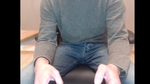 Snapshot of mitsch01 chatting on February 15, 2025, 12:33 pm Mitsch online show from February 15, 2025, 12:33 pm