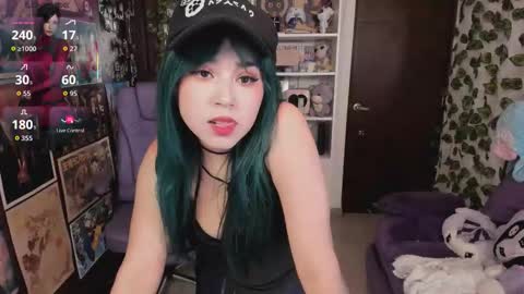 Snapshot of mitsu_dva chatting on March 13, 2026, 2:07 am Emili online show from March 13, 2026, 2:07 am
