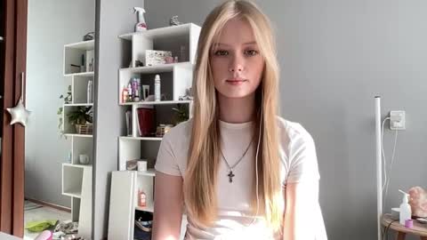Snapshot of mittietonge chatting on October 4, 2025, 11:19 am Amelia online show from October 4, 2025, 11:19 am