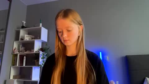 Snapshot of mittietonge chatting on October 6, 2025, 2:14 pm Amelia online show from October 6, 2025, 2:14 pm