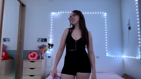 Snapshot of mitzilockerby chatting on October 10, 2025, 3:11 pm Mia online show from October 10, 2025, 3:11 pm