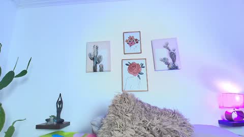 Snapshot of miwa_cutte chatting on January 15, 2025, 2:27 am Miwa online show from January 15, 2025, 2:27 am