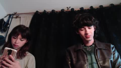 Snapshot of mixipeach chatting on February 15, 2026, 6:21 am Naomi and Nekorii online show from February 15, 2026, 6:21 am