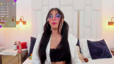 Miyu online show from October 14, 2025, 4:41 pm