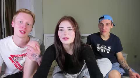 Snapshot of mmkakpoxyi22 chatting on January 6, 2026, 10:23 pm alice and ray online show from January 6, 2026, 10:23 pm