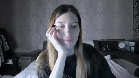 Lili online show from November 28, 2025, 9:56 am