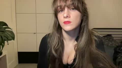 mmminnie online show from February 24, 2025, 5:09 pm