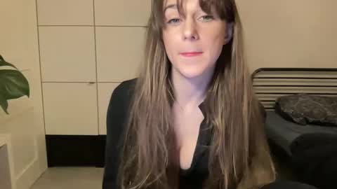 mmminnie online show from March 1, 2025, 6:11 pm