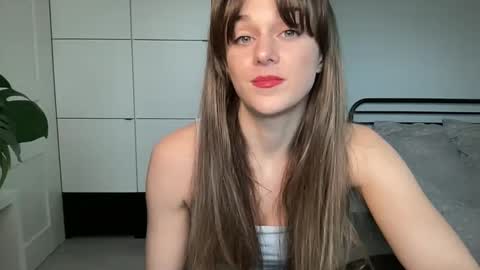 mmminnie online show from March 5, 2025, 3:18 pm