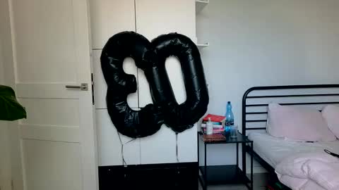 mmminnie online show from September 13, 2025, 12:49 pm