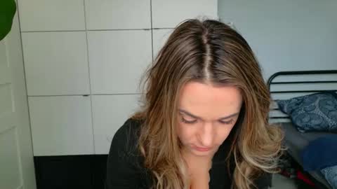 mmminnie online show from March 26, 2026, 7:25 am