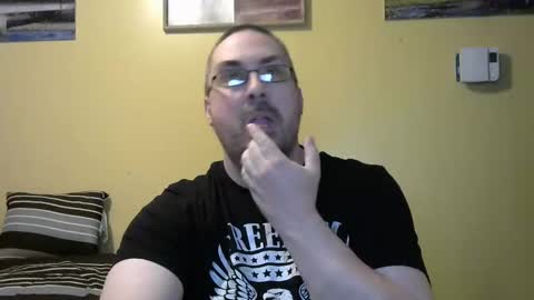 Snapshot of mmr4545 chatting on April 21, 2026, 3:24 am mark online show from April 21, 2026, 3:24 am