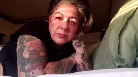 Snapshot of mnkfun4u chatting on January 12, 2026, 1:27 pm Kittykittybangbang online show from January 12, 2026, 1:27 pm