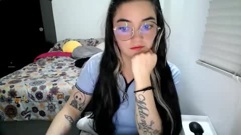 Snapshot of mocca_117 chatting on December 15, 2025, 3:44 am Sam online show from December 15, 2025, 3:44 am