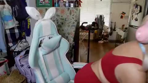 Snapshot of mochi_rainbow chatting on December 29, 2024, 7:43 pm The Mochi Rainbow Variety Show online show from December 29, 2024, 7:43 pm