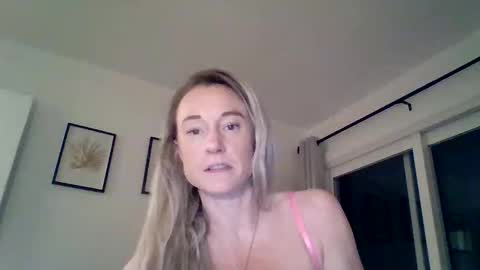 mockingbirds91 online show from April 4, 2026, 2:43 am