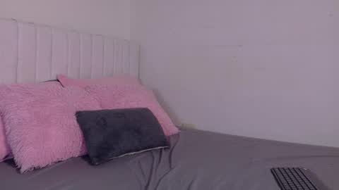 zoe ross online show from January 7, 2026, 7:05 pm