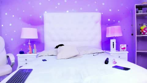 Sophia  online show from December 12, 2024, 6:53 pm