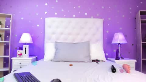 Sophia  online show from October 18, 2025, 7:25 pm