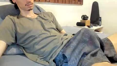 Snapshot of moderdelier chatting on April 2, 2026, 12:30 am DigBreed online show from April 2, 2026, 12:30 am