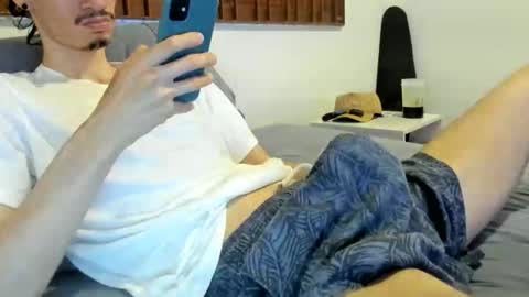 Snapshot of moderdelier chatting on April 8, 2026, 3:50 am DigBreed online show from April 8, 2026, 3:50 am