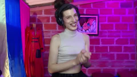 Snapshot of moira_hot chatting on September 25, 2025, 10:35 pm moira_hot online show from September 25, 2025, 10:35 pm