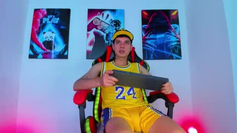 Snapshot of moises_23cm chatting on October 7, 2025, 9:34 pm moises_23cm online show from October 7, 2025, 9:34 pm