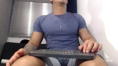 Moises Paez online show from December 31, 2024, 11:06 pm