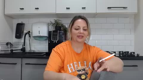Snapshot of mojjo_erika chatting on December 4, 2024, 10:02 am erika online show from December 4, 2024, 10:02 am
