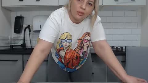 Snapshot of mojjo_erika chatting on December 13, 2024, 12:28 pm erika online show from December 13, 2024, 12:28 pm