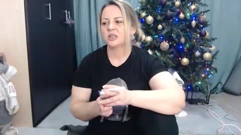 Snapshot of mojjo_erika chatting on December 28, 2024, 9:31 am erika online show from December 28, 2024, 9:31 am