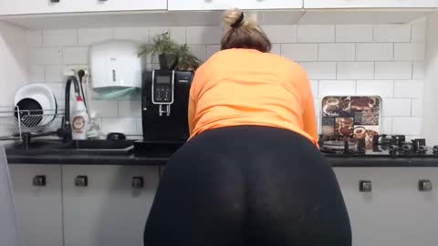 Snapshot of mojjo_erika chatting on January 14, 2025, 3:04 pm erika online show from January 14, 2025, 3:04 pm